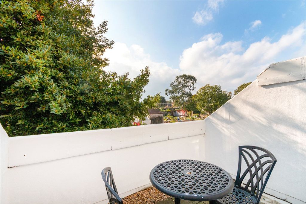 Property photo 2 of 7 Terrace