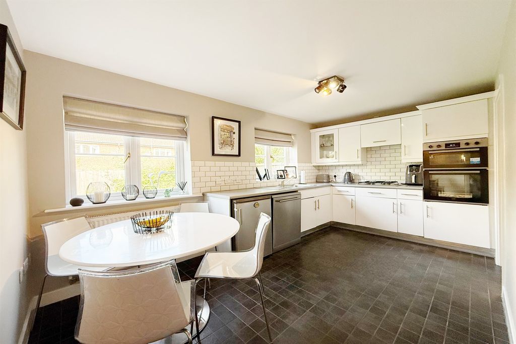 Property photo 2 of 16 Kitchen Breakfast Room