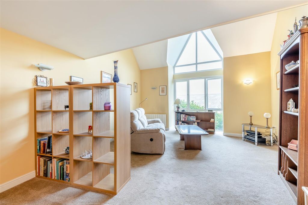 Property photo 2 of 26 8659196-Interior10.Jpg
