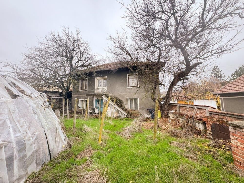 Property photo 1 of 32