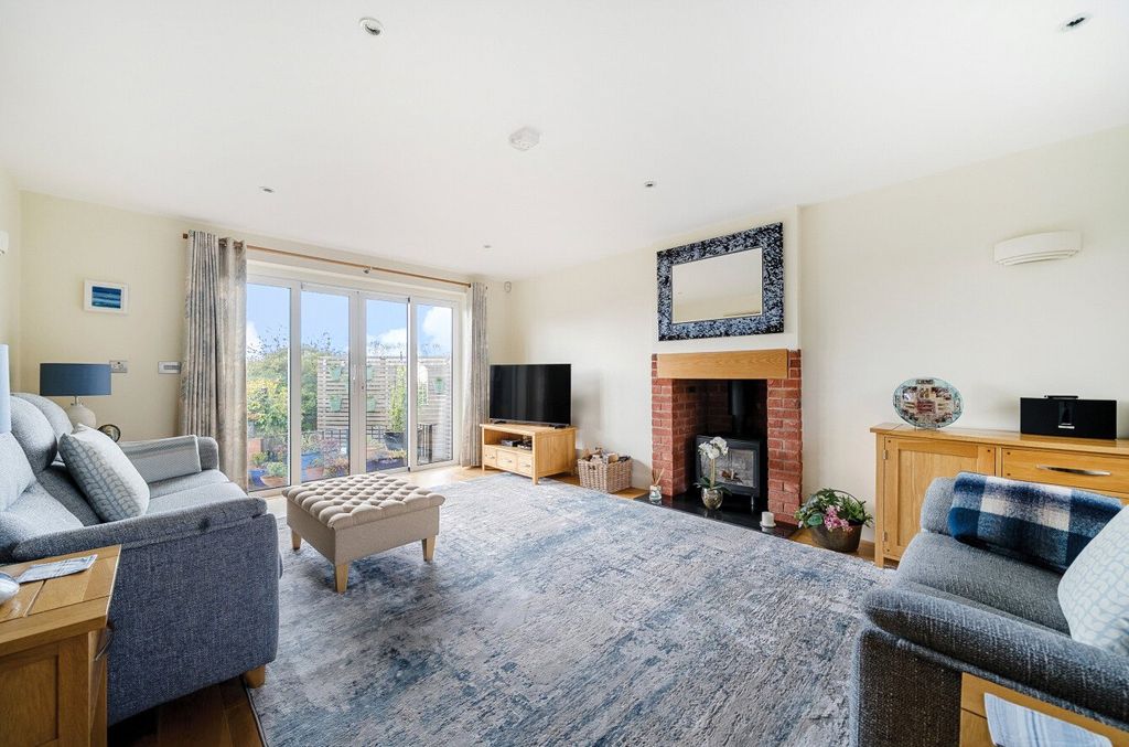 Property photo 2 of 11 Sitting Room