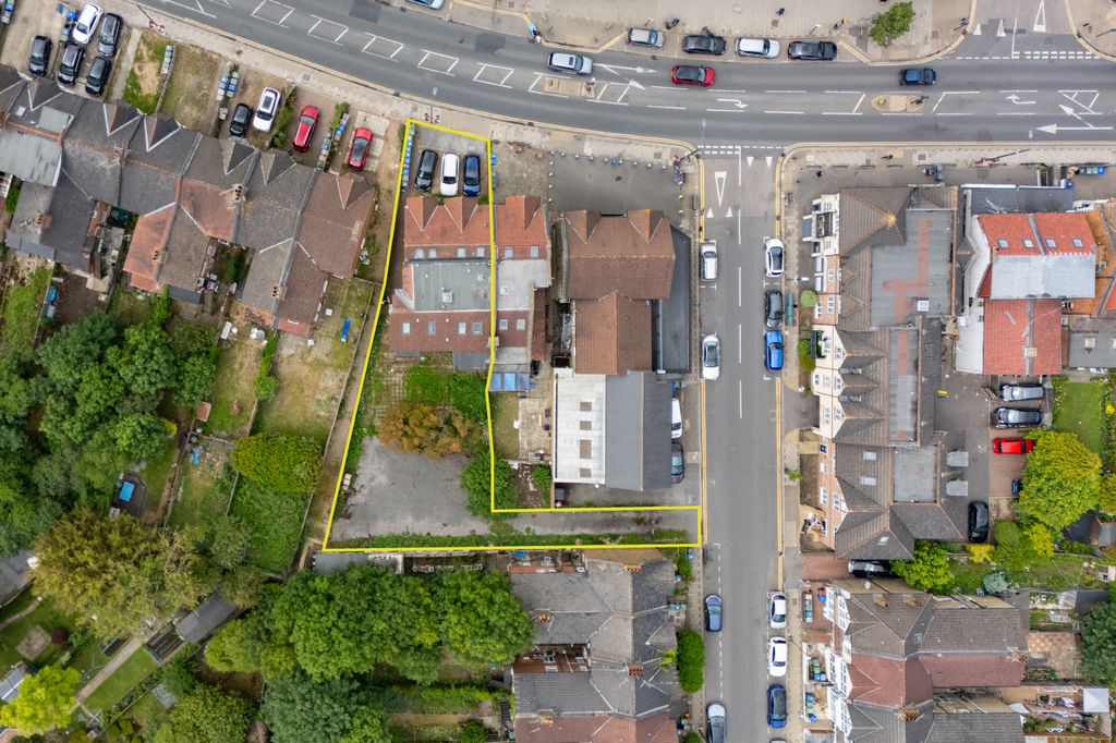 Property photo 3 of 33 84 Station Road, Harrow, Ha1 2Rx