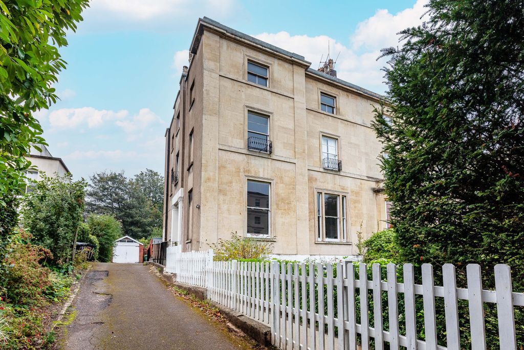 Property photo 1 of 10 Photo 14