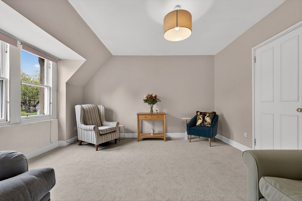 Property photo 2 of 33
