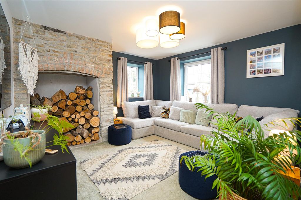 Property photo 2 of 35