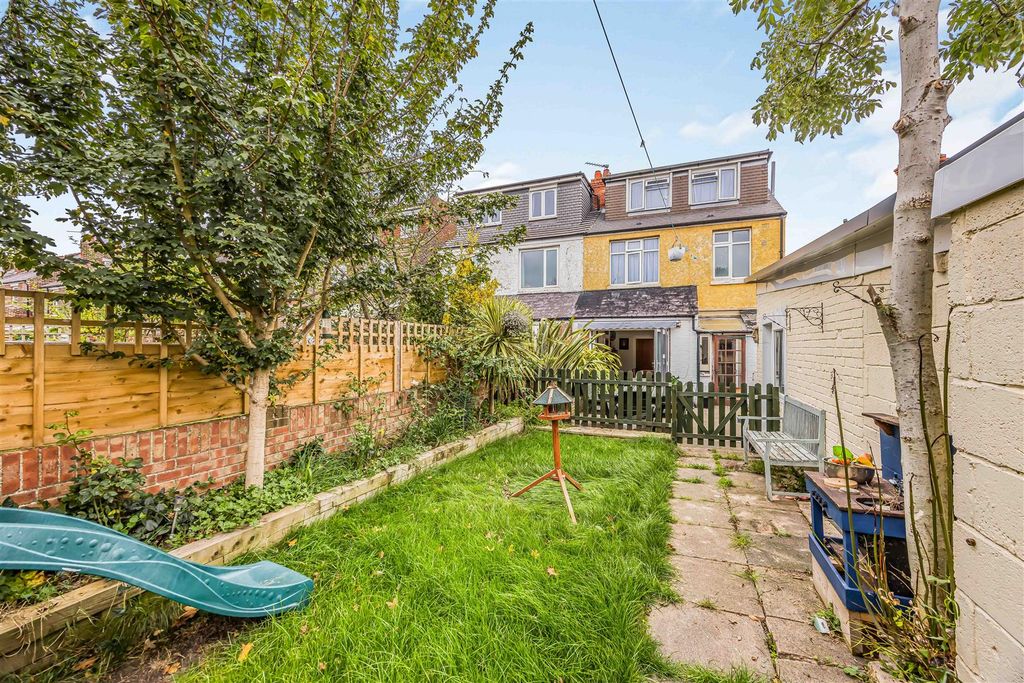 Property photo 2 of 23 18 Thurbern Road, Portsmouth-Small-Porticomarketin