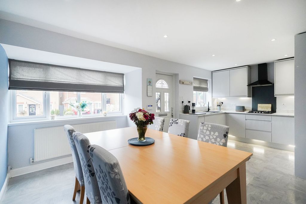 Property photo 3 of 27