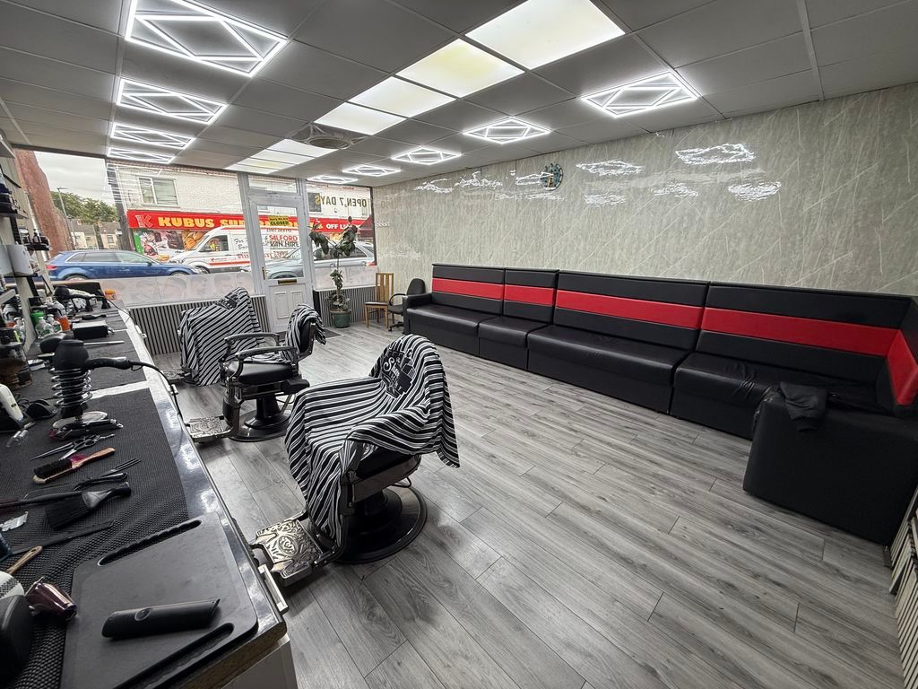 Property photo 3 of 11 Shop