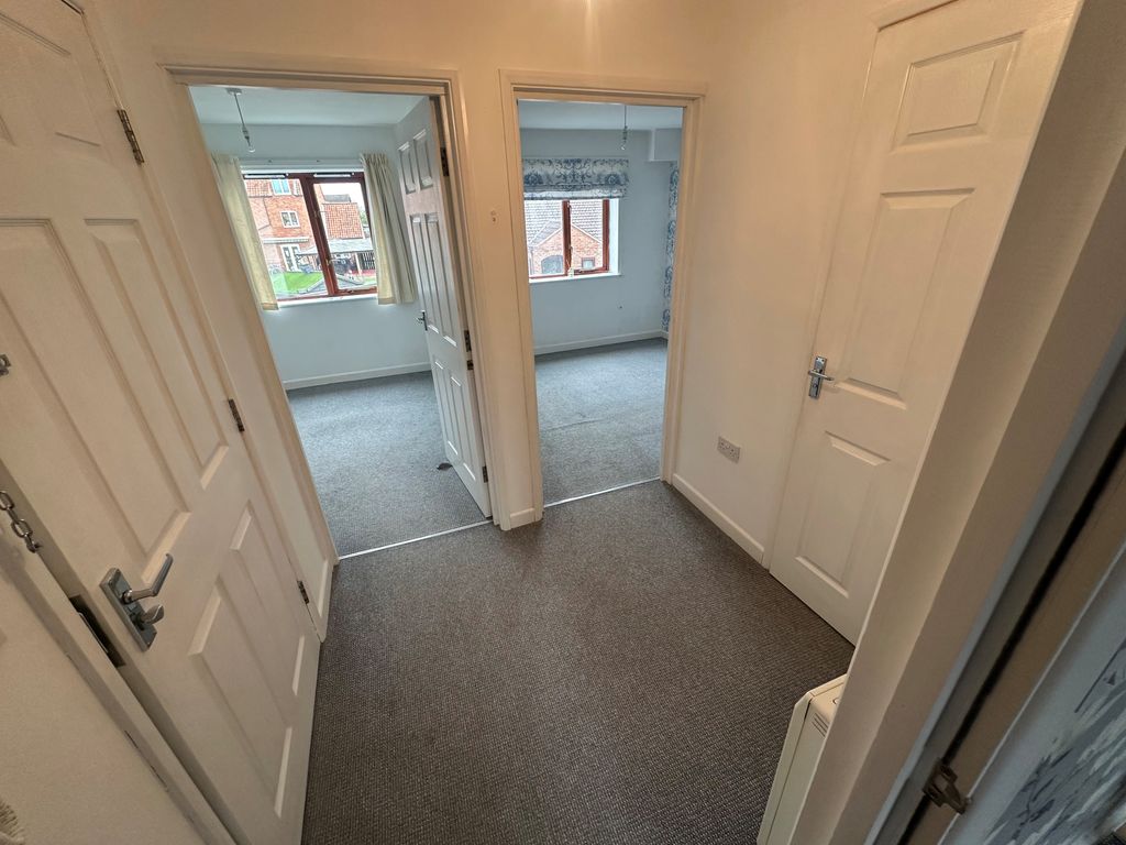 Property photo 3 of 8 Entrance Hall