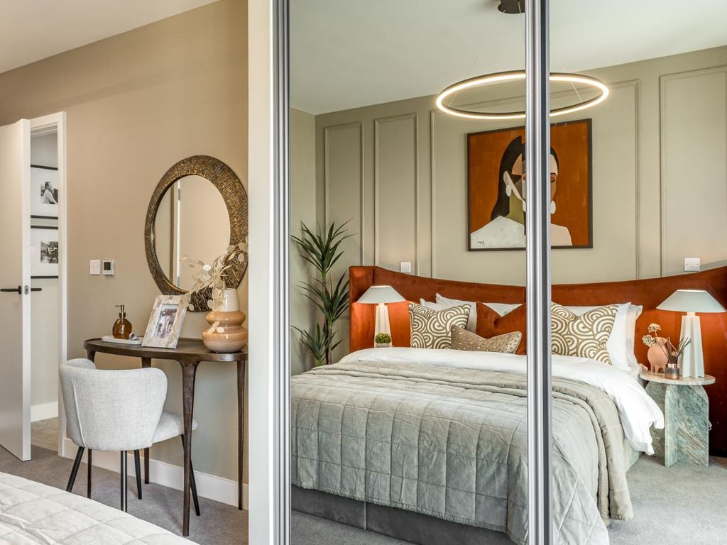 Property photo 3 of 17 Kew Bridge Rise, Wren House, Principal Bedroom Fitted Wardrobe