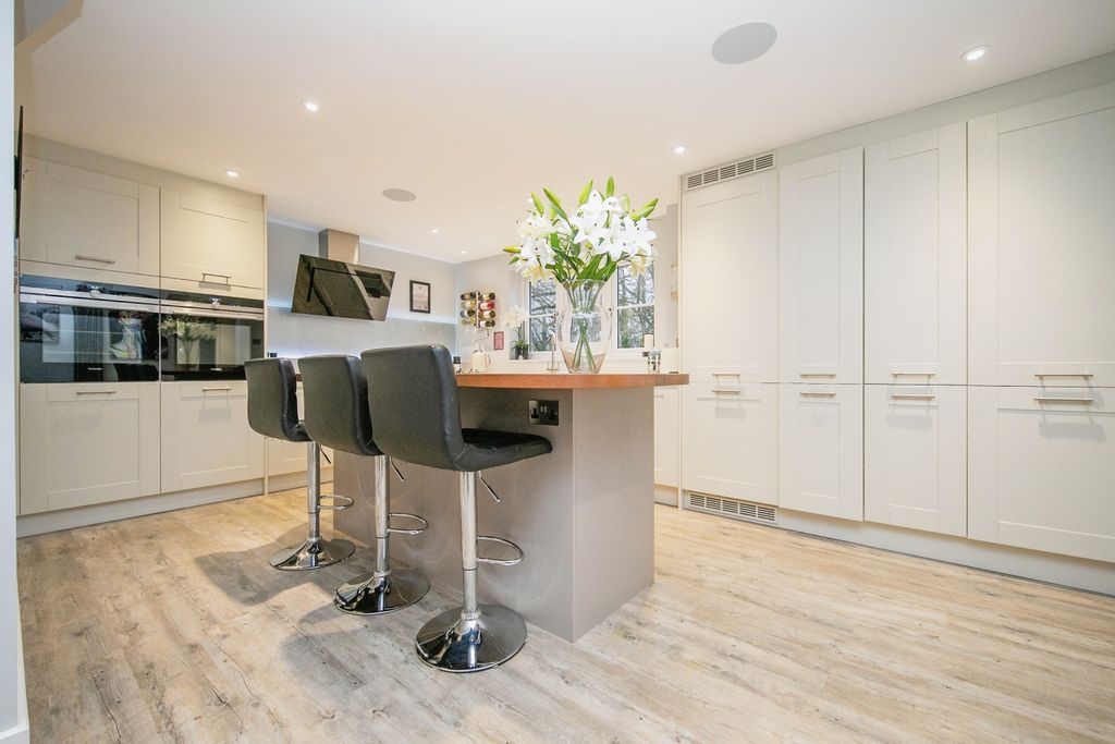 Property photo 1 of 34 Kitchen/Dining Room