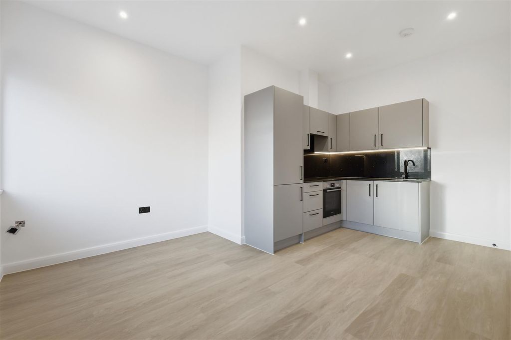 Property photo 3 of 9 003_Img_6109.Jpg