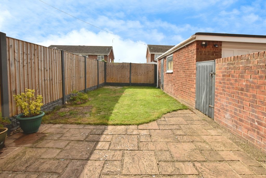Property photo 2 of 18 Garden