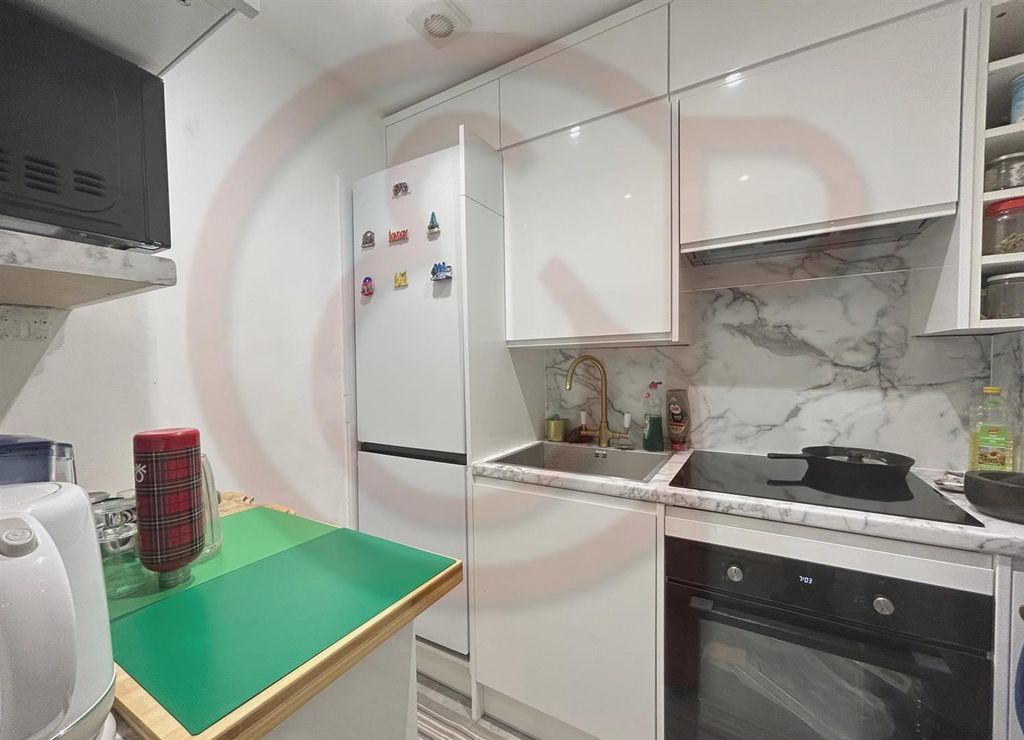 Property photo 2 of 6 Kitchen.Jpg