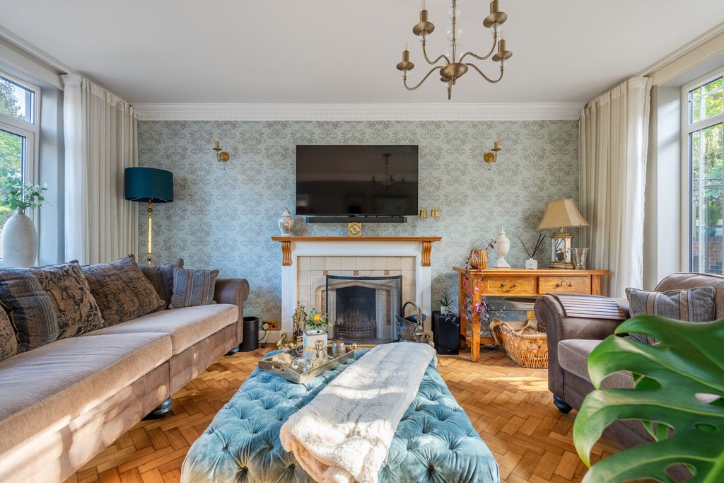 Property photo 3 of 43