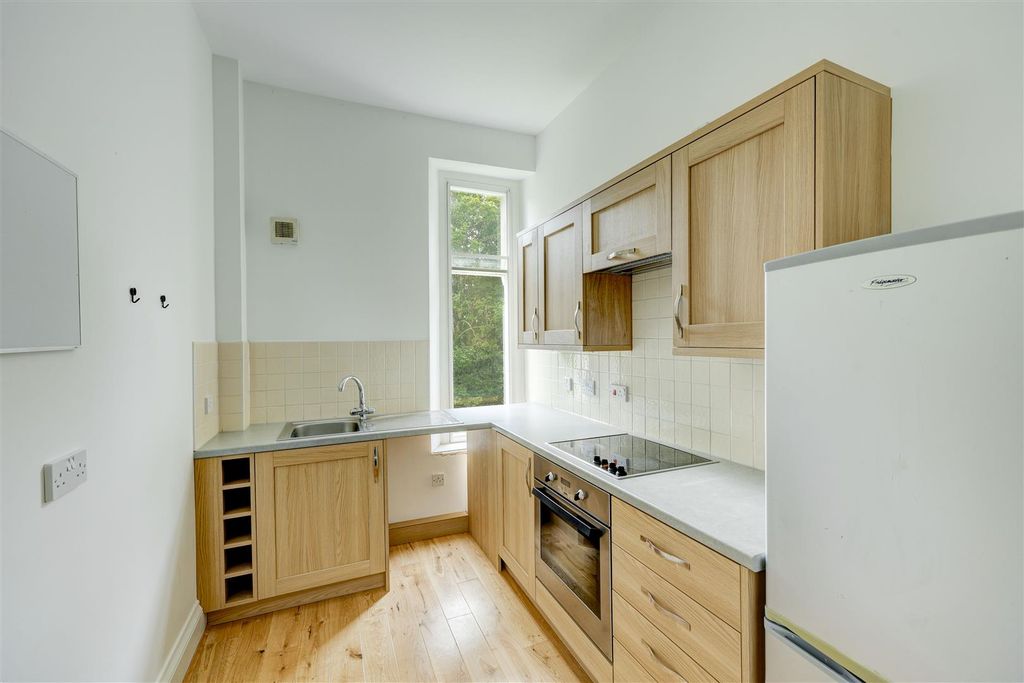 Property photo 3 of 17 Kitchen