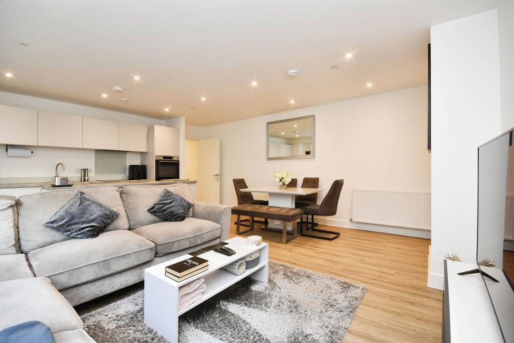 Property photo 2 of 17