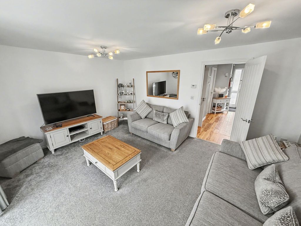 Property photo 3 of 23