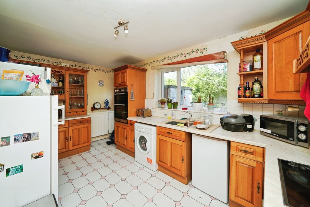 Property photo 3 of 15 Photo