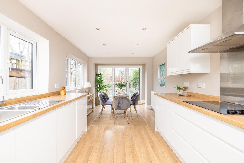 Property photo 3 of 25 Char0507-Cn.Jpg