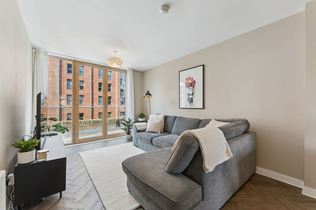 Property photo 2 of 28