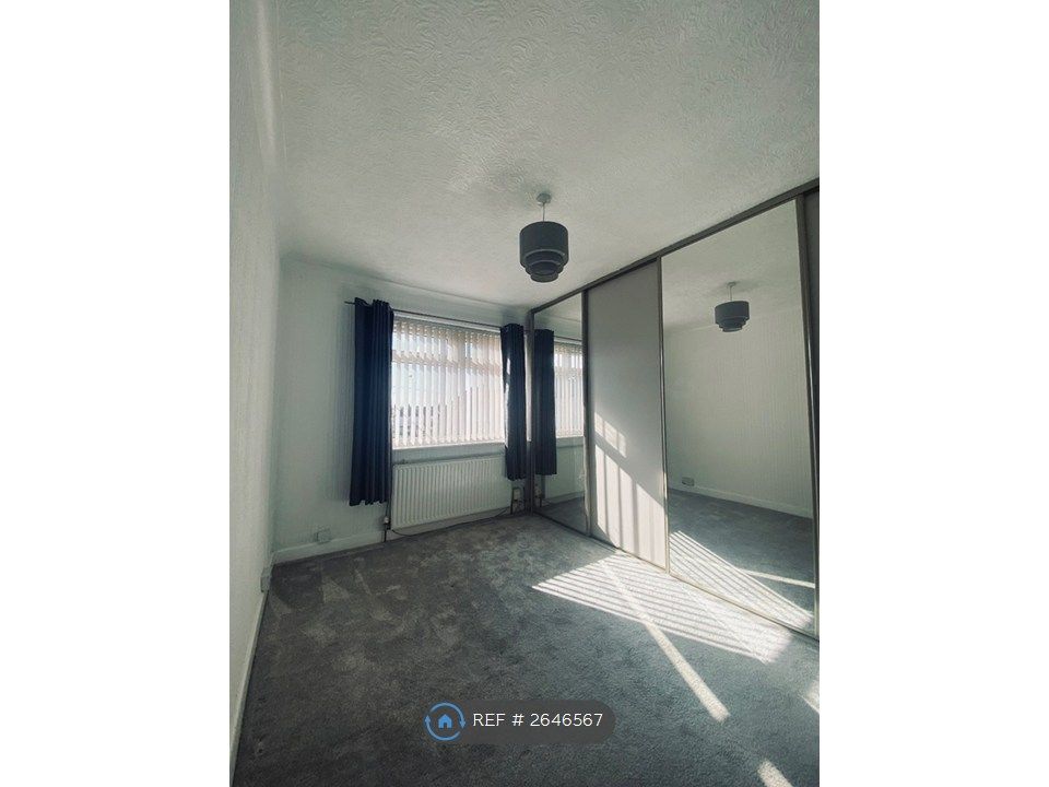 Property photo 3 of 10 Large Double Bedroom / Fitted Robes