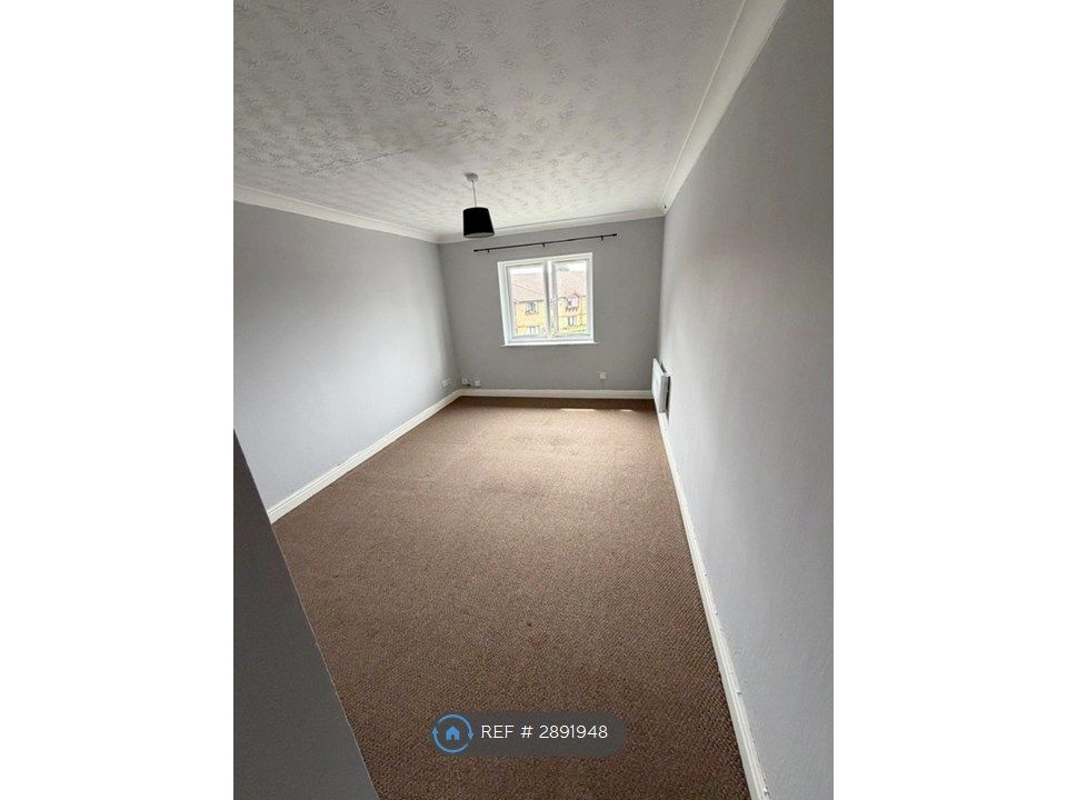 Property photo 3 of 7 Living Room