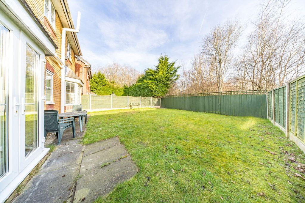 Property photo 2 of 21 7 Beech Meadows Garden.Jpg