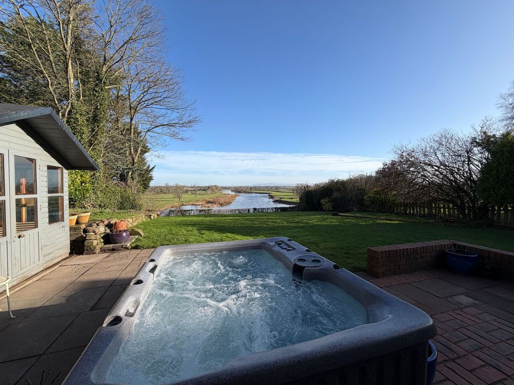 Property photo 3 of 31 Garden