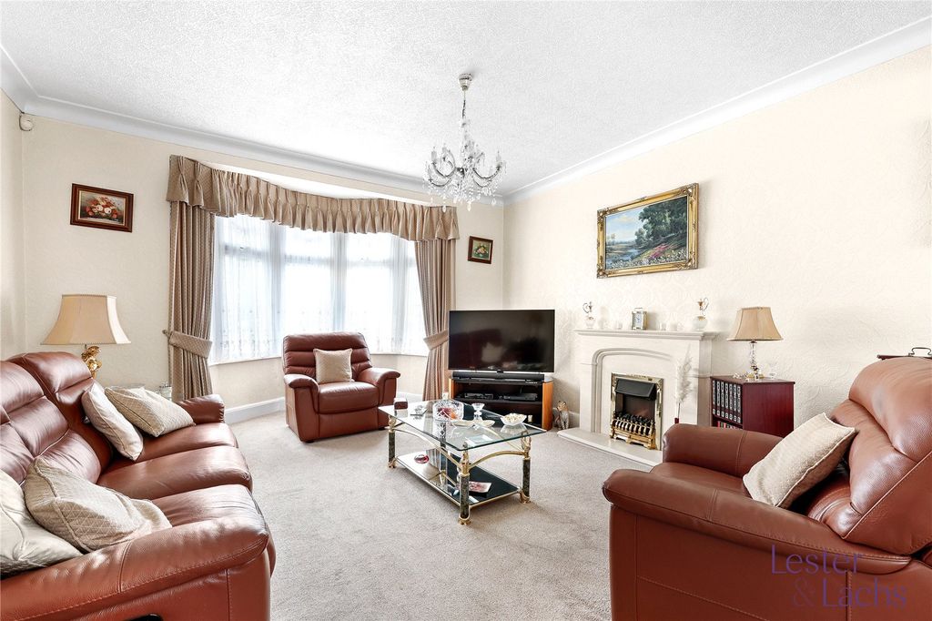 Property photo 2 of 28 Picture No. 24