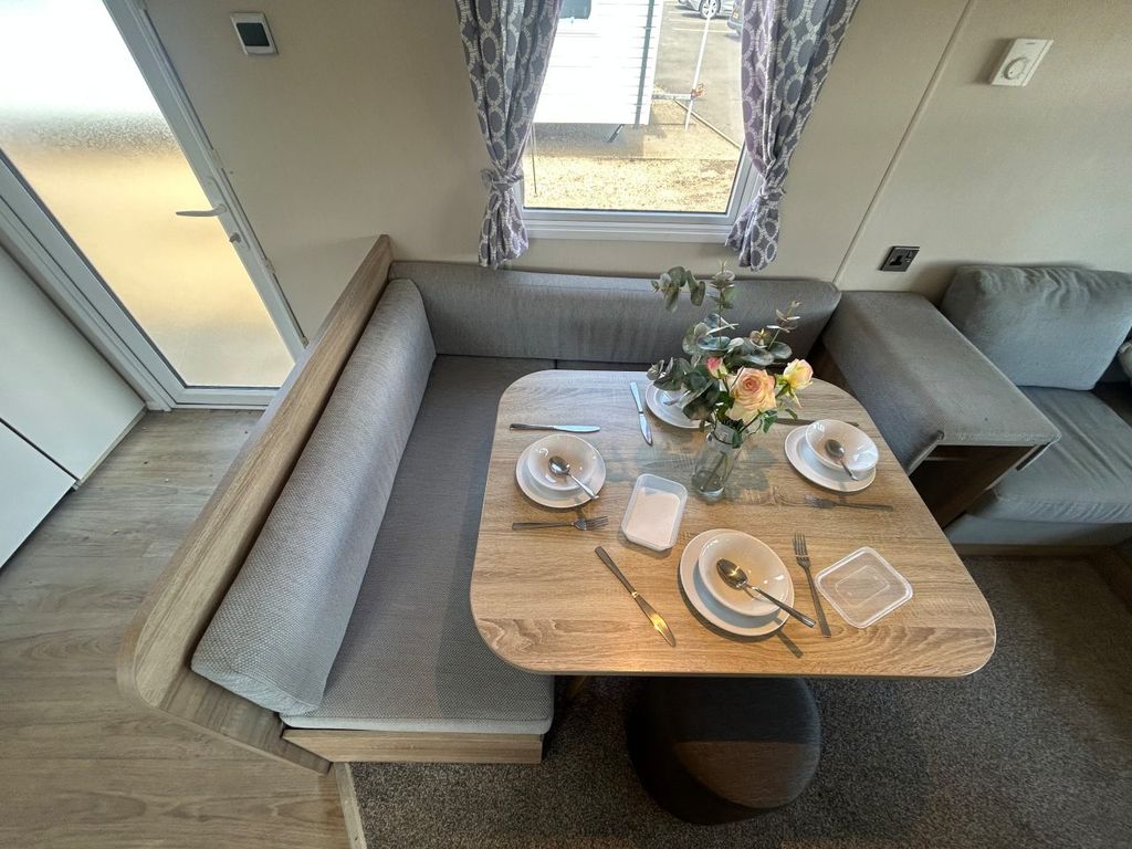 Property photo 2 of 7 Willerby Lymington 2018 Vs113280 141653004.Jpeg