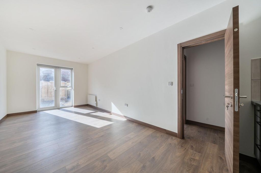 Property photo 3 of 20 1524039-10-6Ab0F929Ab13B.Jpg