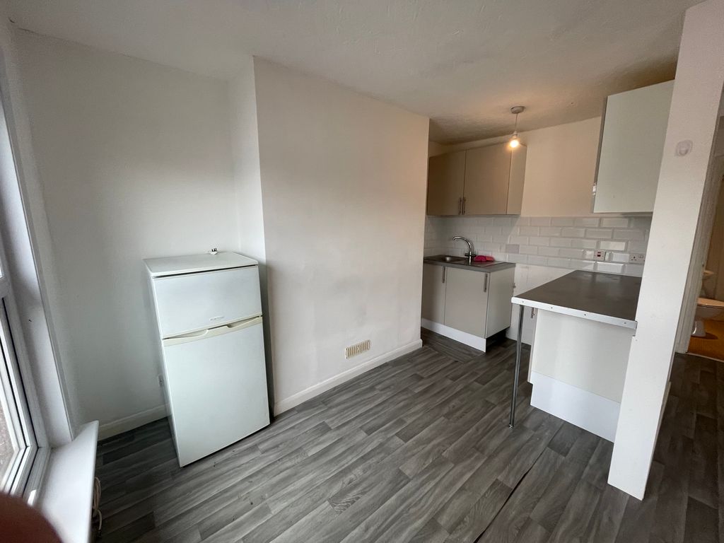 Property photo 2 of 4 Kitchen