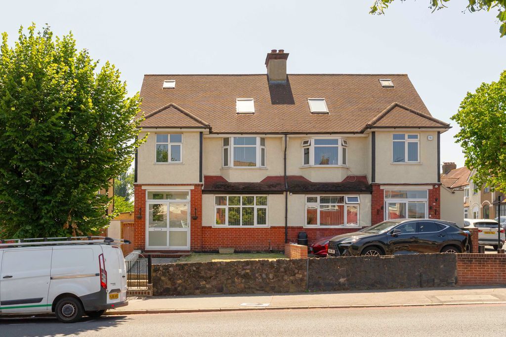 Property photo 1 of 16 External