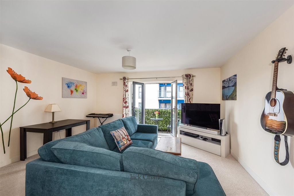 Property photo 2 of 15 36 Bridleway House, Tn9 1Fj 012.Jpg
