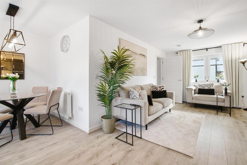 Property photo 2 of 25