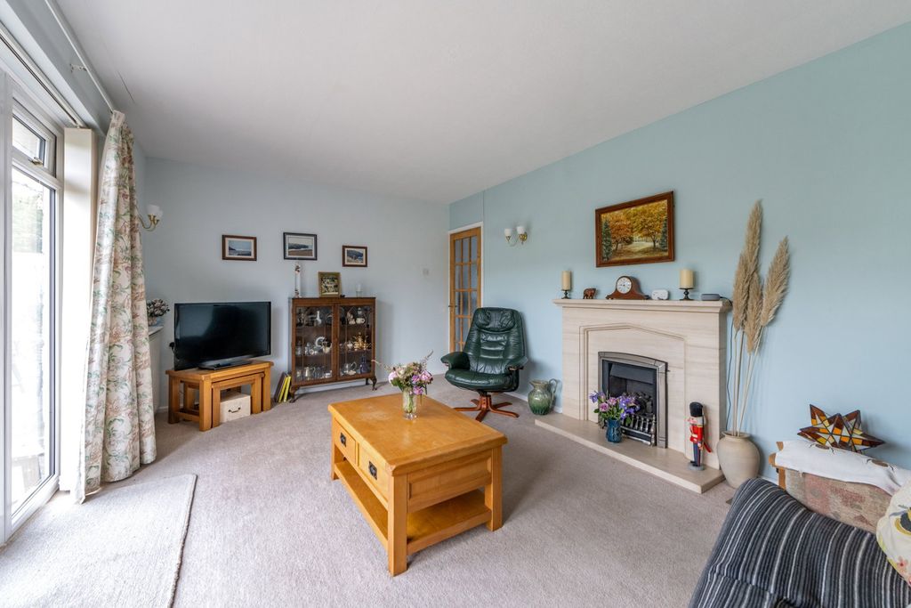 Property photo 2 of 23