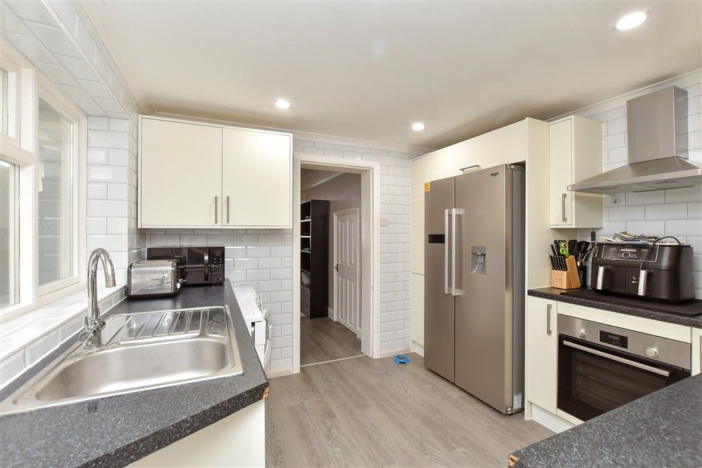 Property photo 2 of 17 Kitchen