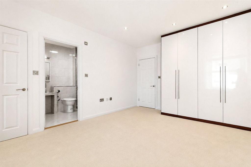 Property photo 3 of 9 Picture No. 10