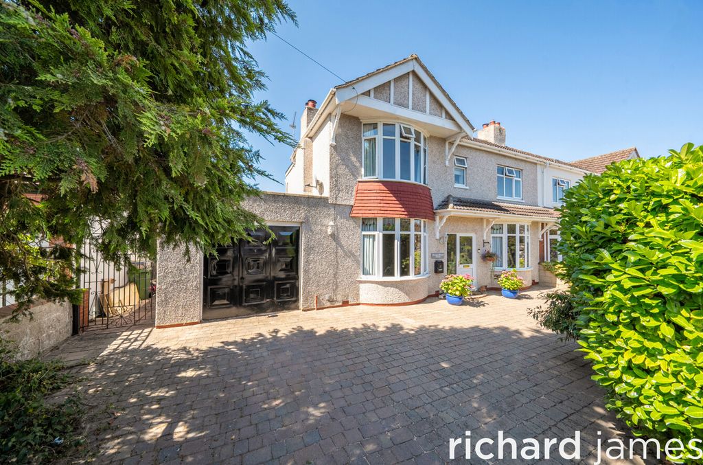 Property photo 1 of 12 d863A73c297A4483B94d97E573E69B64