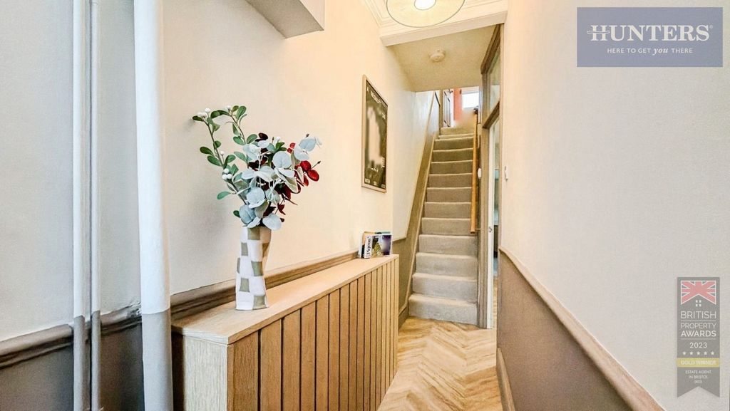 Property photo 3 of 18 Pbox-Img.Jpg