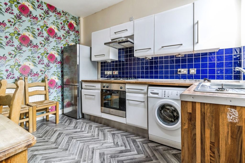 Property photo 3 of 10 Photo