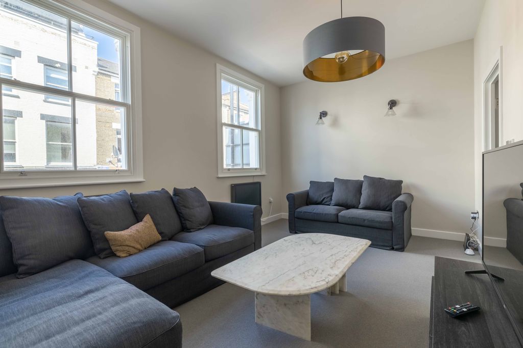 Property photo 3 of 17 Picture 3