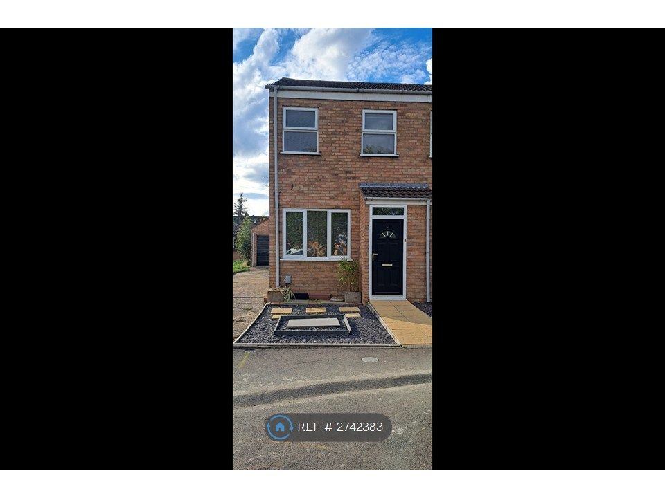 Property photo 1 of 12 End Of Terrace With Drive