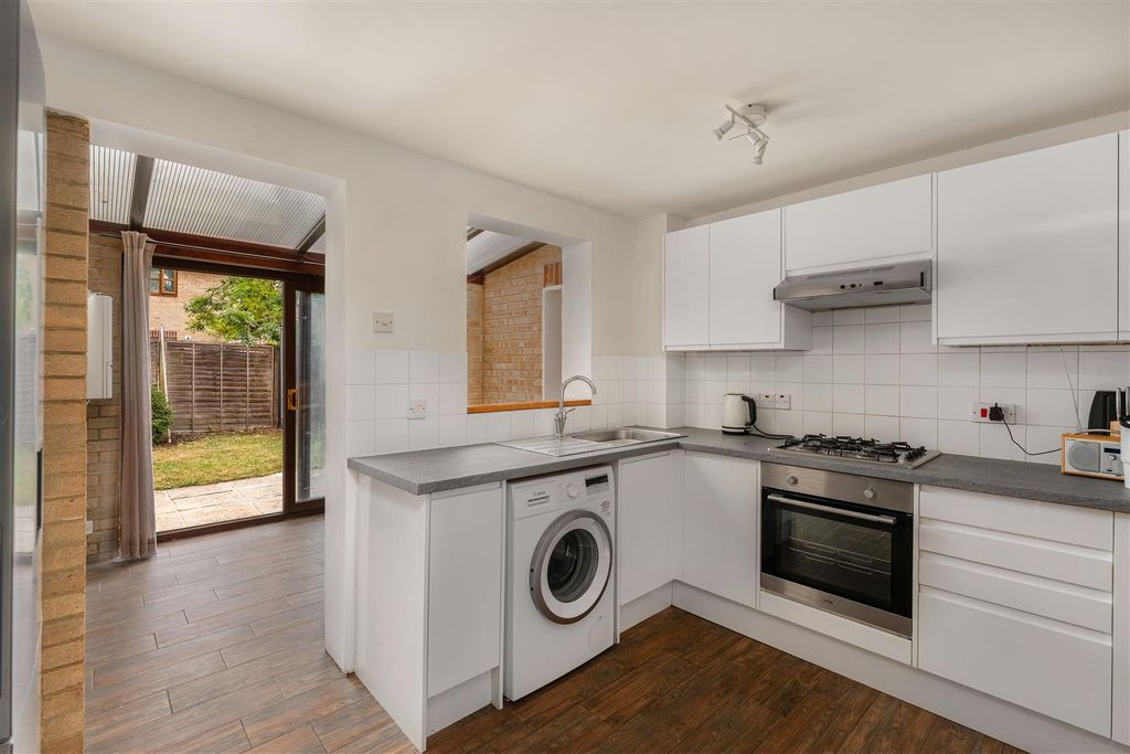 Property photo 3 of 13 3 Beaulieu Close, Banbury-7.Jpg