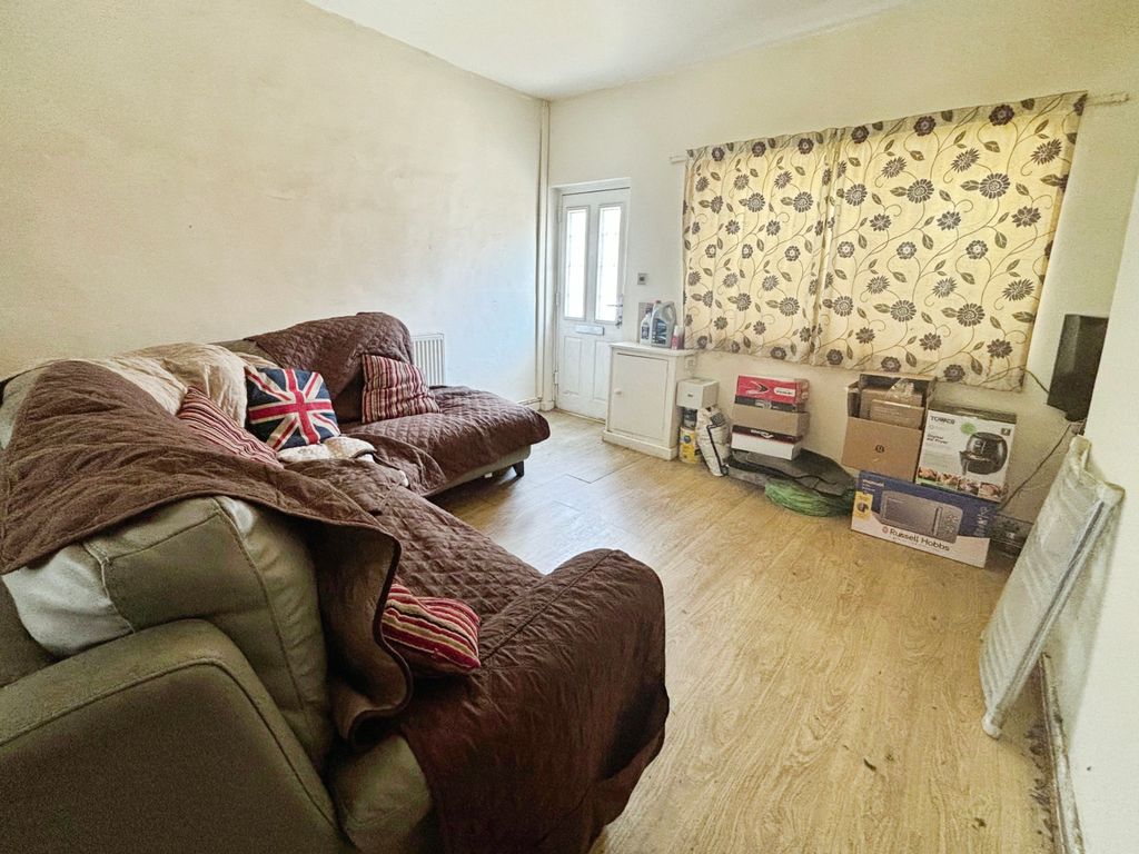 Property photo 3 of 9 3