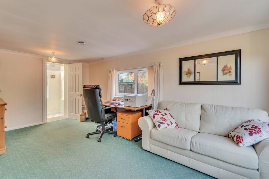 Property photo 3 of 12