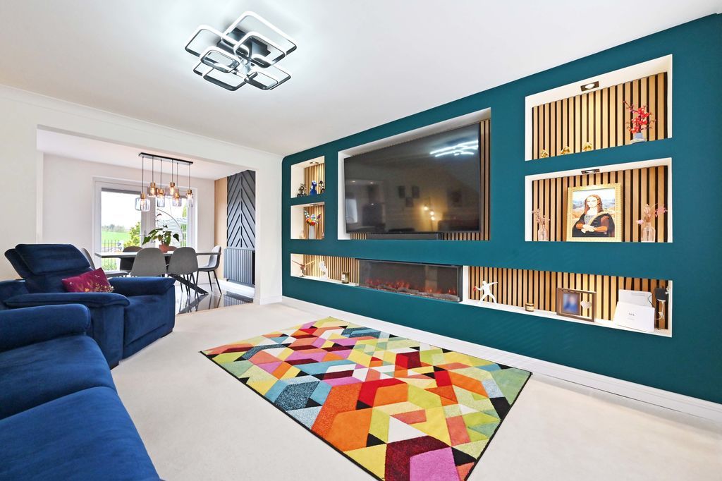 Property photo 2 of 51 Lounge