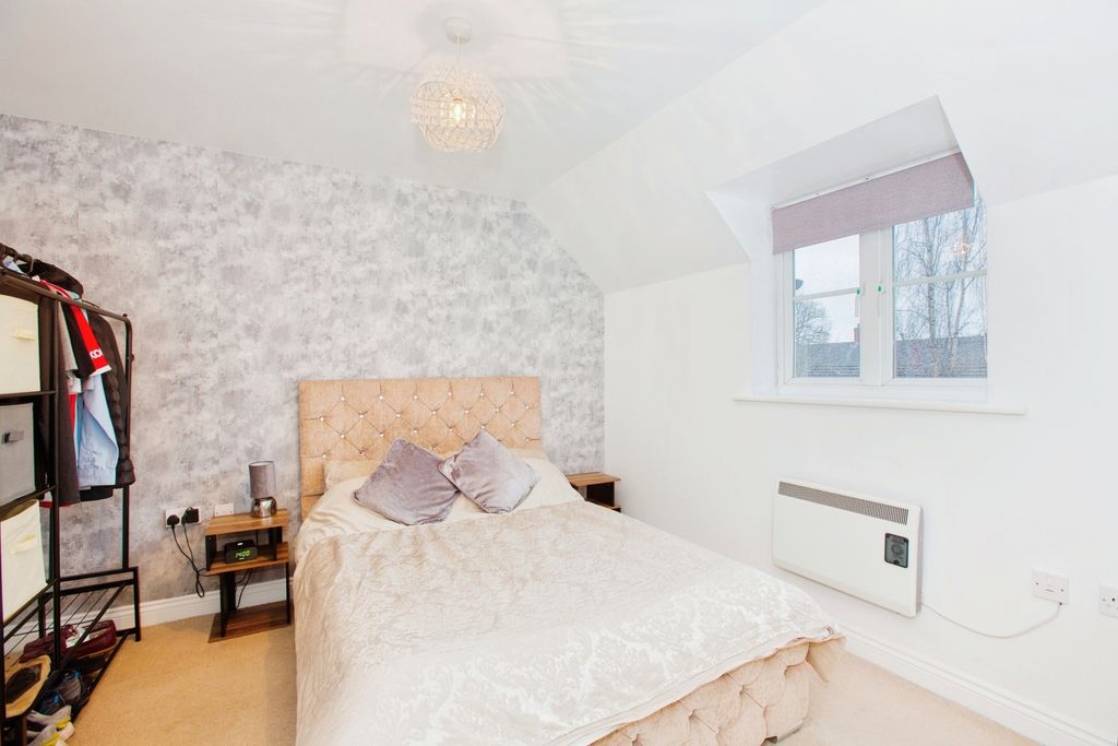 Additional image 6 of 1 bed flat for saleHawks Rise, Yeovil, Somerset BA22