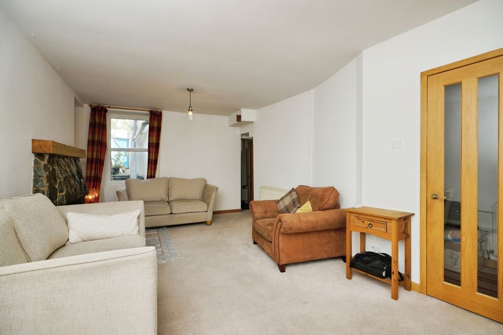 Property photo 3 of 17 Photo